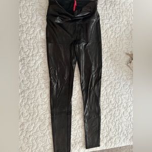 Womens size medium faux crocodile legging. Color is chocolate brown. NWOT.